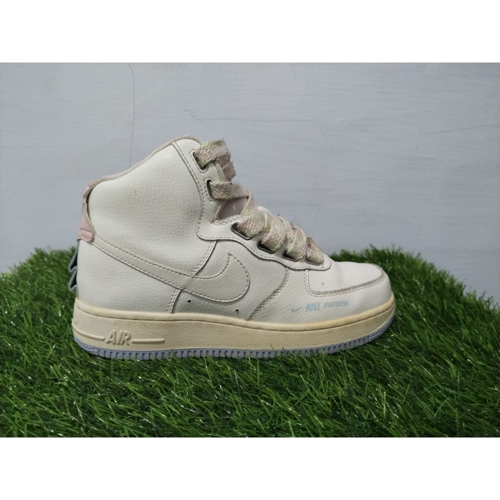 Nike AF 1 High Utility Force is Female Sail Lavender Mist Size 38