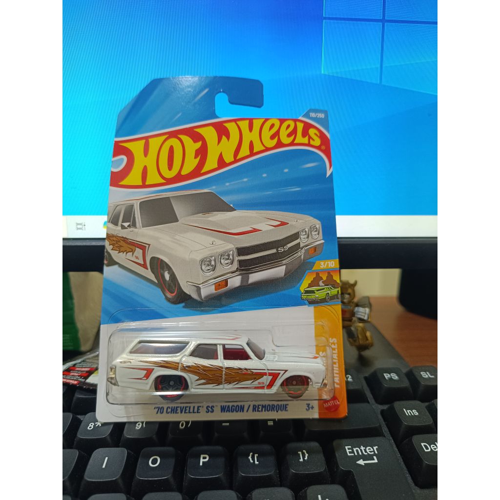Hot Wheels 70 Chevelle SS Wagon Putih