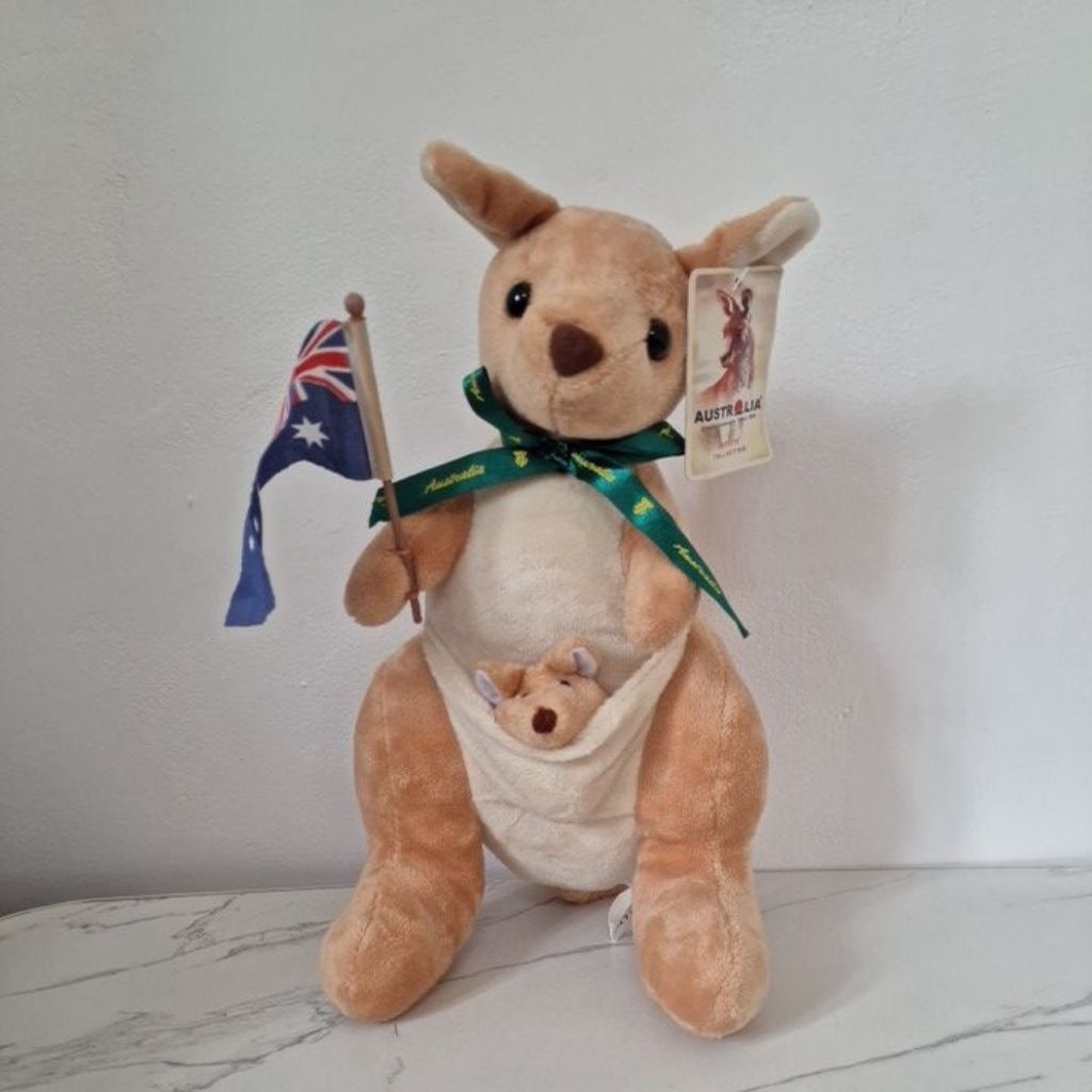 boneka kanguru australia kangguru bawa anak dan bendera