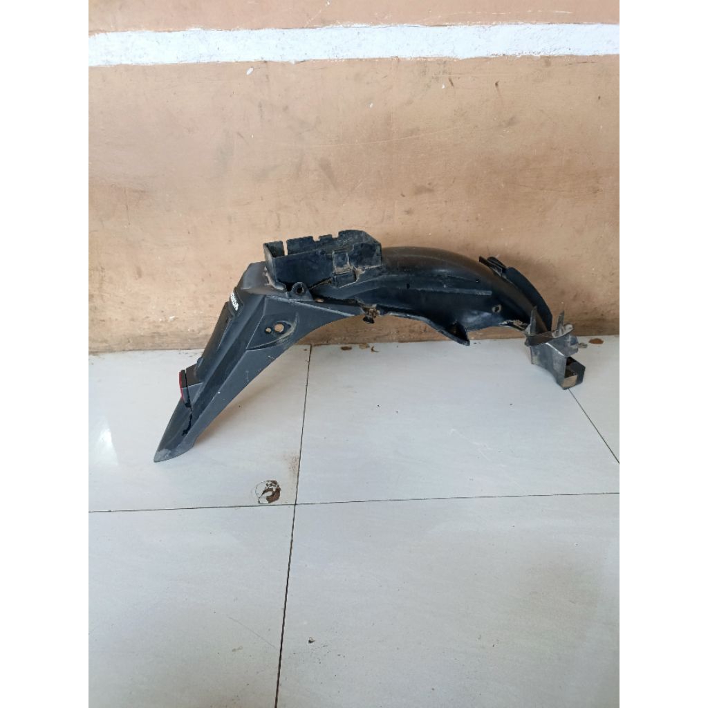 SPAKBOR BELAKANG TIGER REVO