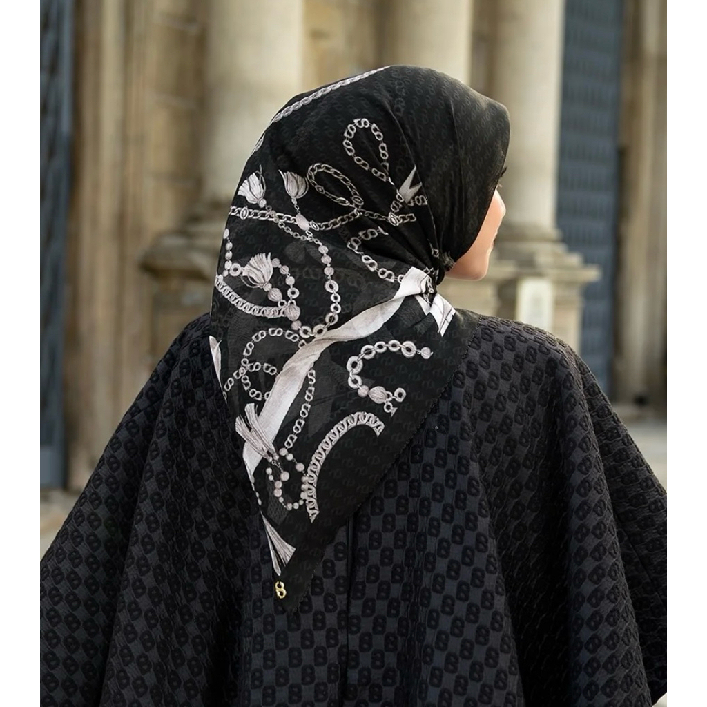 Signature chain square Buttonscraves