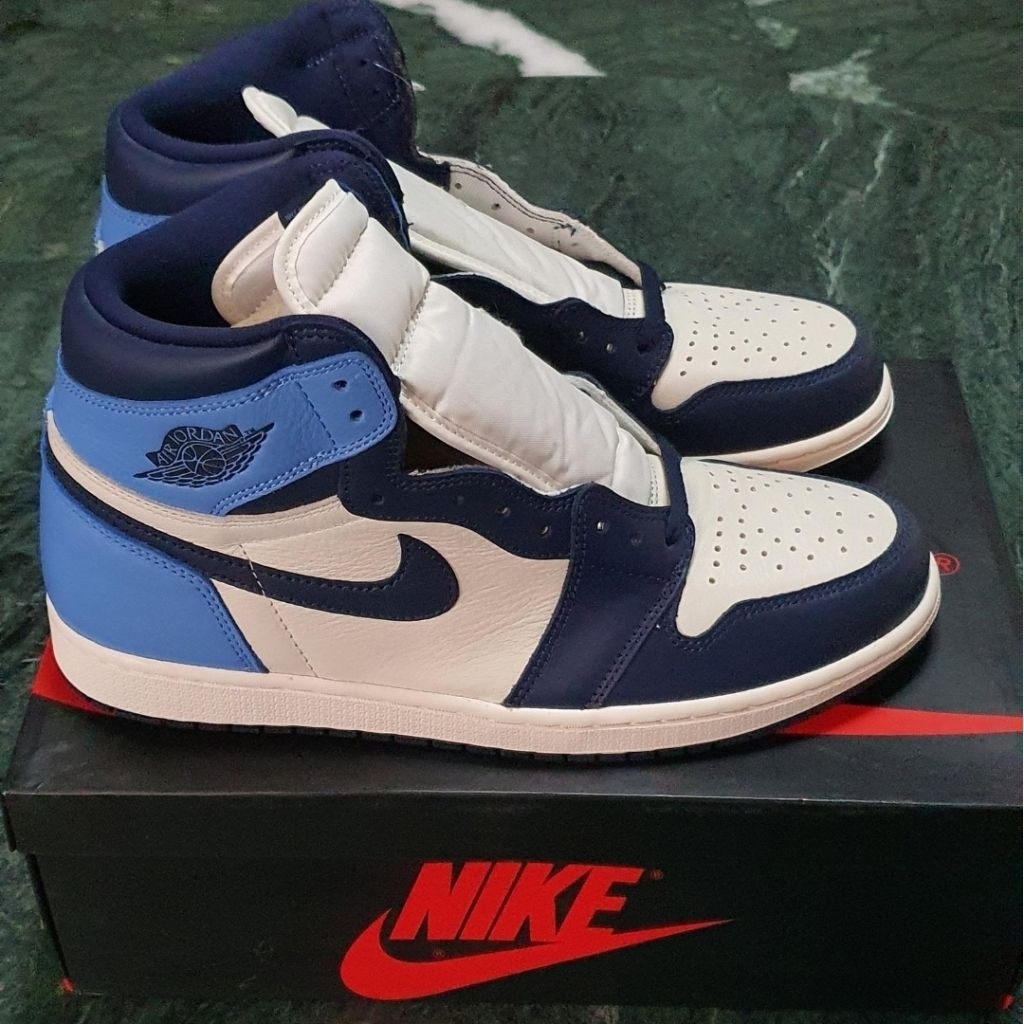 Nike Air Jordan 1 High OG Obsidian UNC