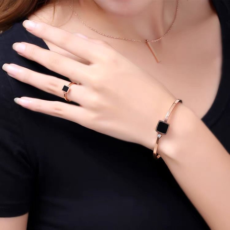 Set Cincin Dan Gelang Geometris Wanita Titanium - Gelang Geometris Korean Model Trendy