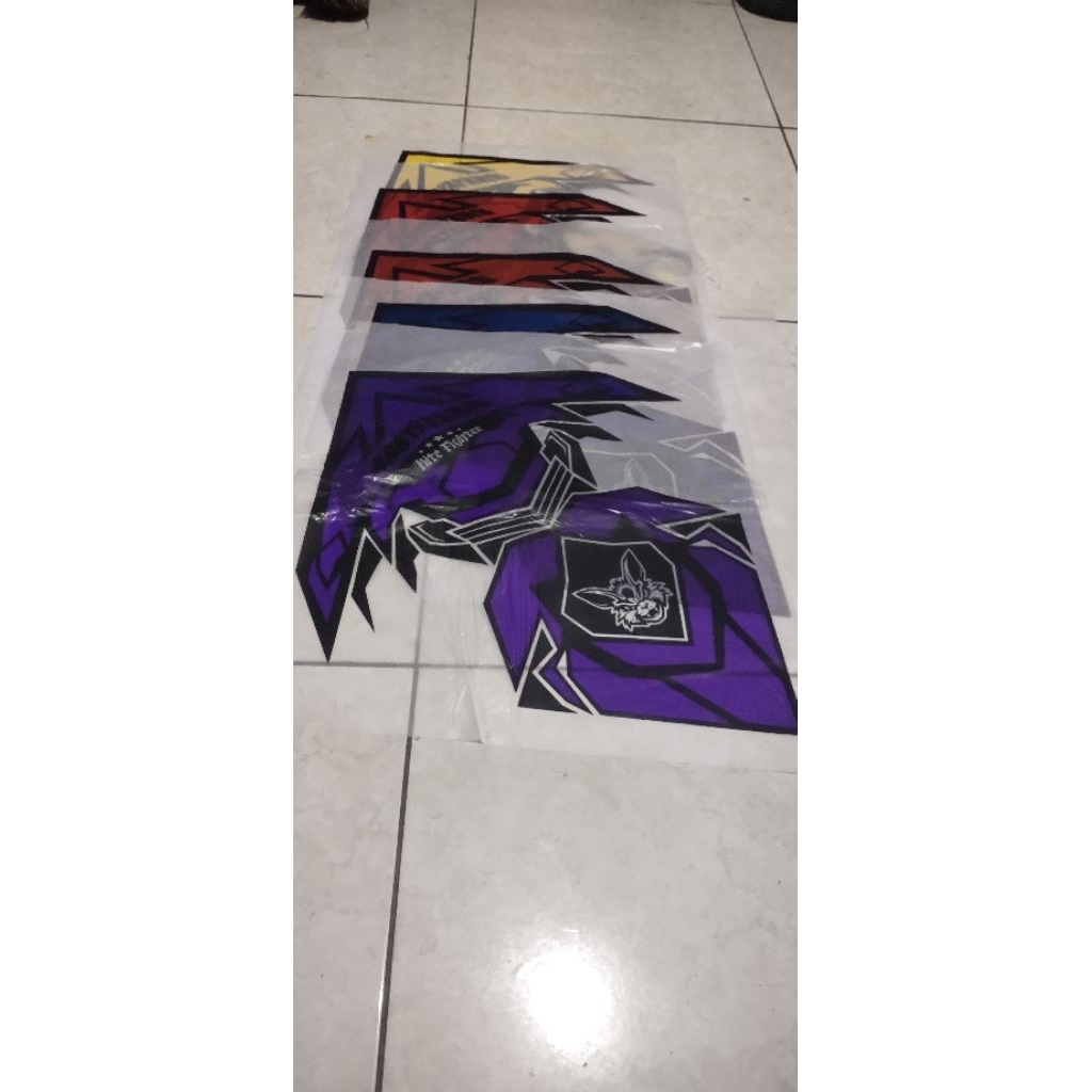 kertas layangan 2 warna , warna mix