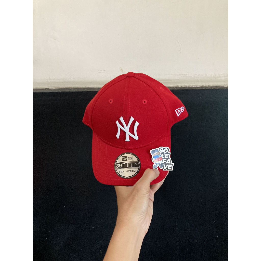 TOPI NEW ERA 3930 X MLB NY YANKEES METAL BADGE RED ORIGINAL NO BOX