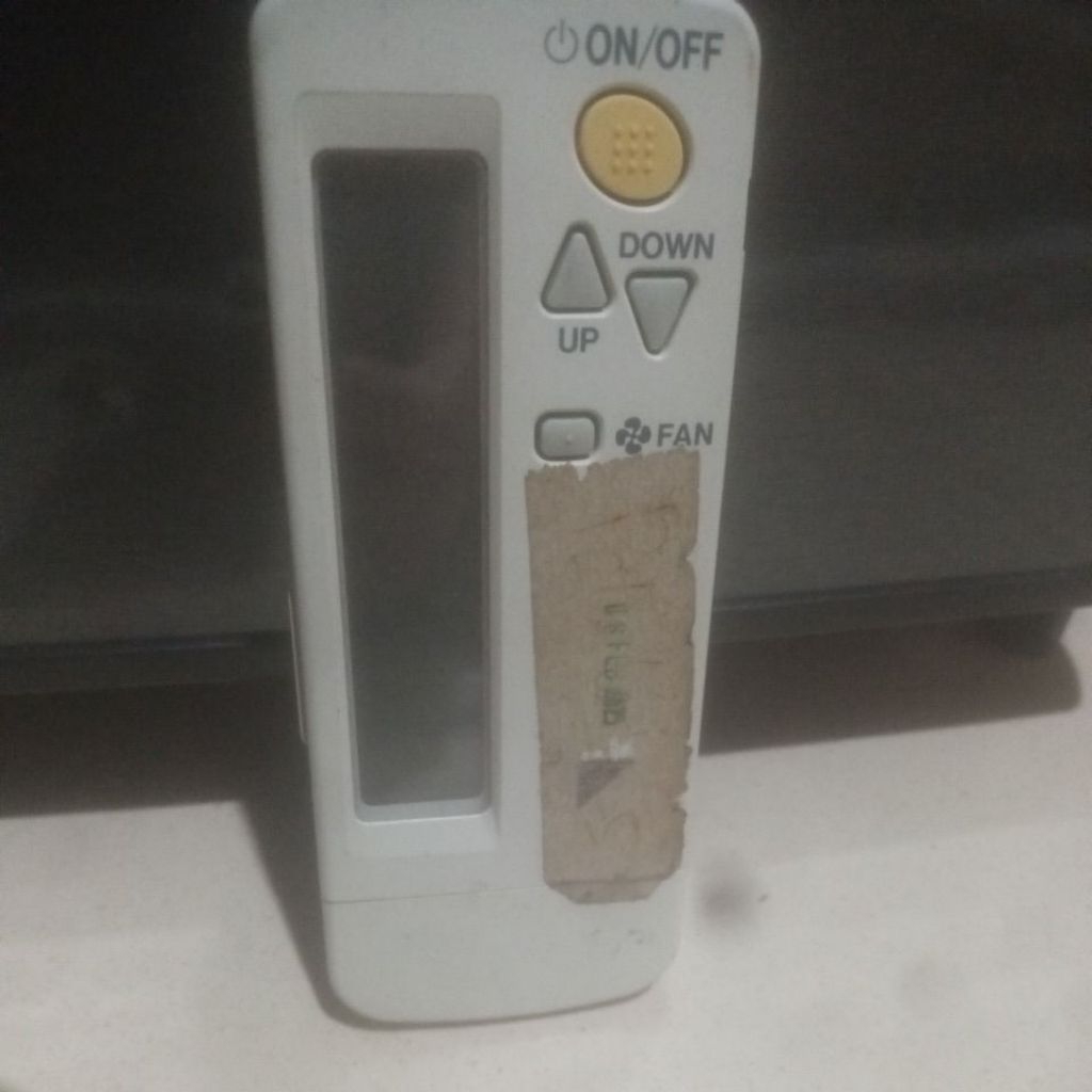 remot ac daikin ori bekas normal