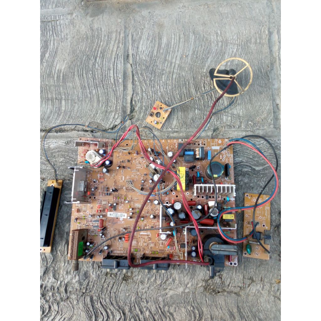 Mesin TV tabung slim 29inc merk LG, normal.