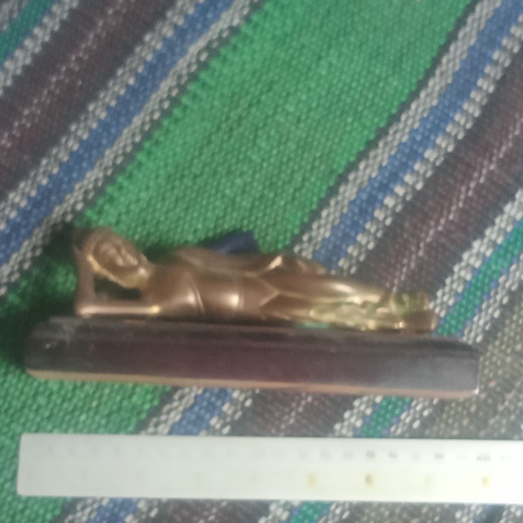 patung Kuningan Budha tidur