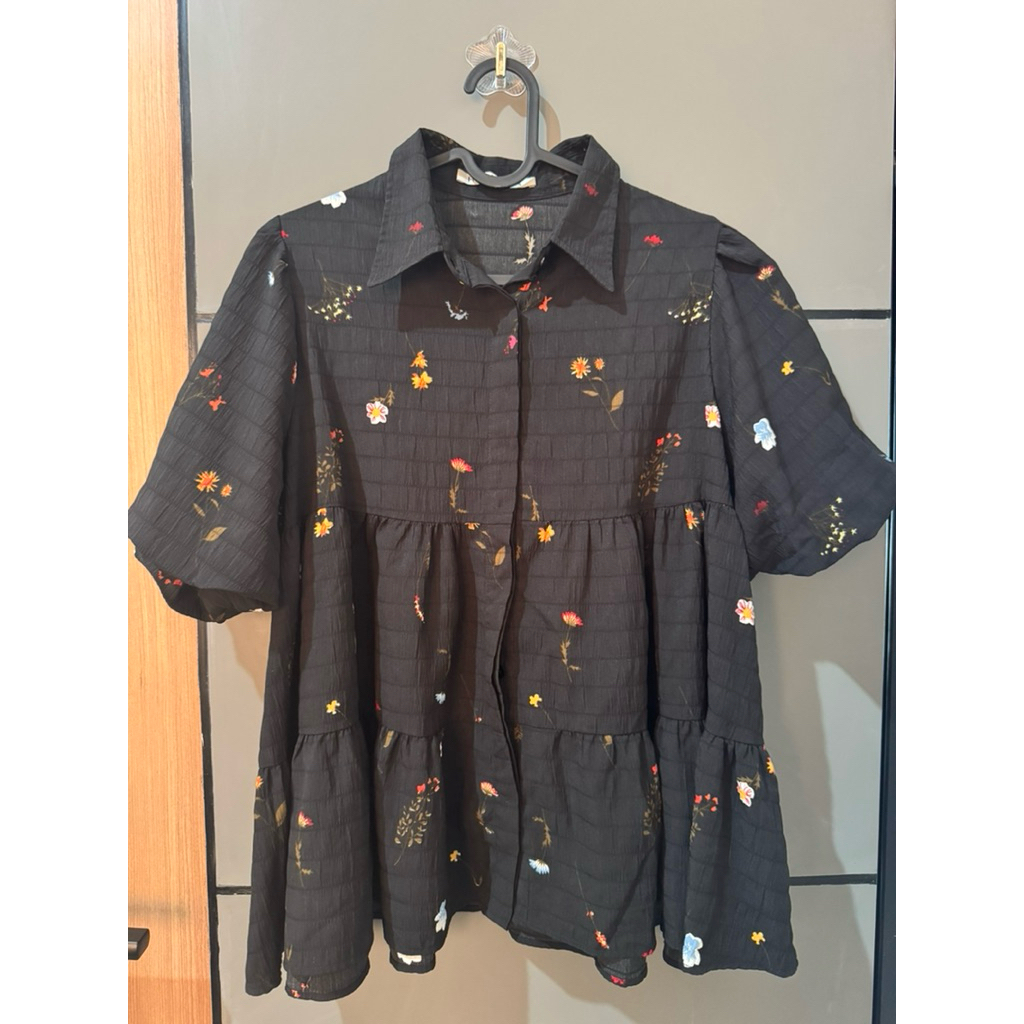 Preloved Black Daisy Shirt  - Hakana