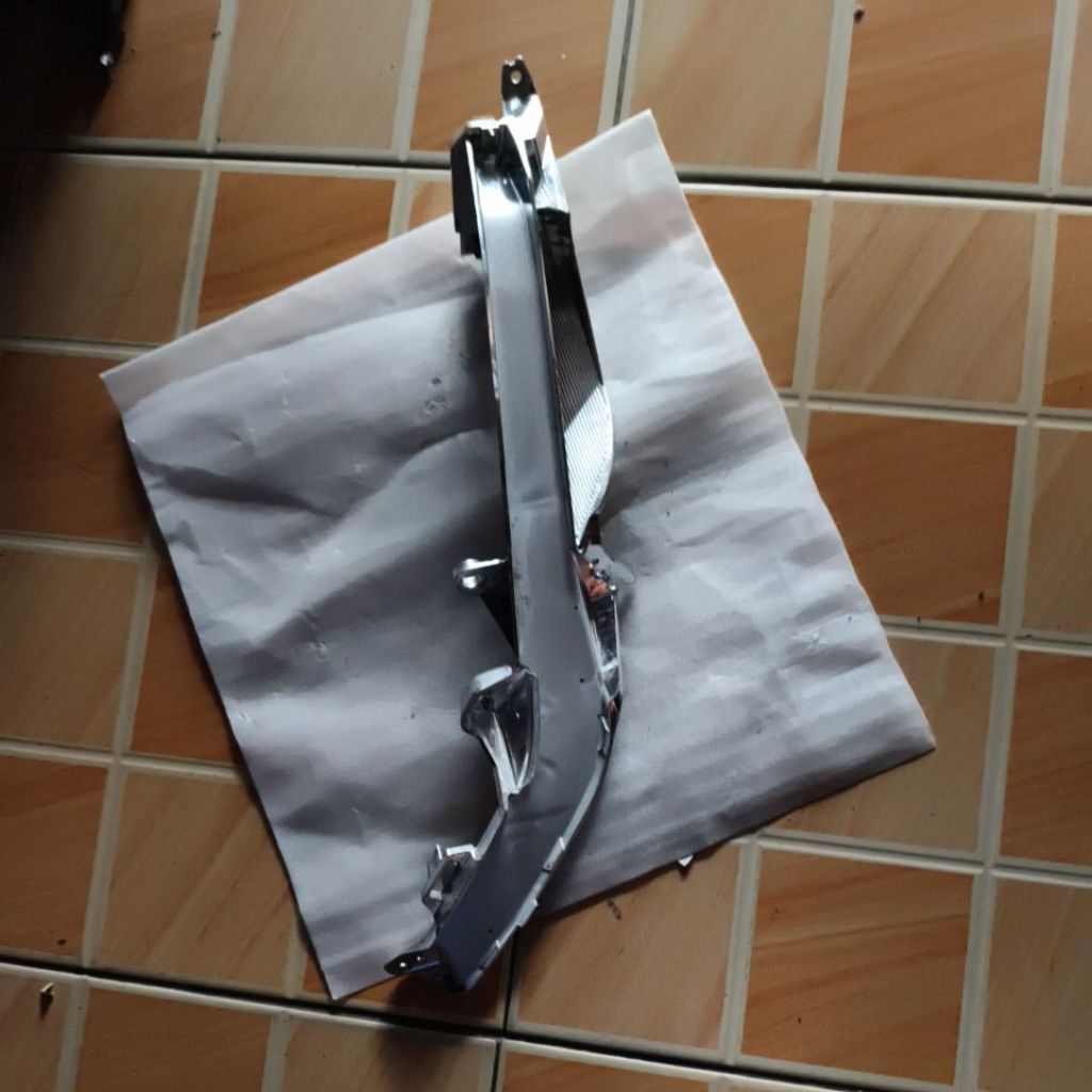 alis pcx 160 bagian kiri tanpa mika bekas asli