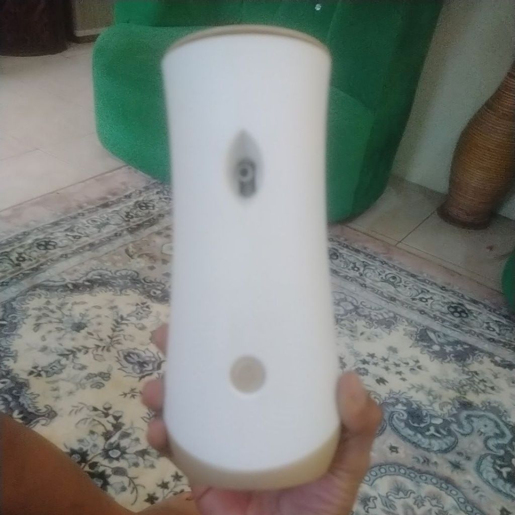 Alat Pewangi Ruangan Otomatis Glade Matic dengan Pengaturan Interval Penyemprotan