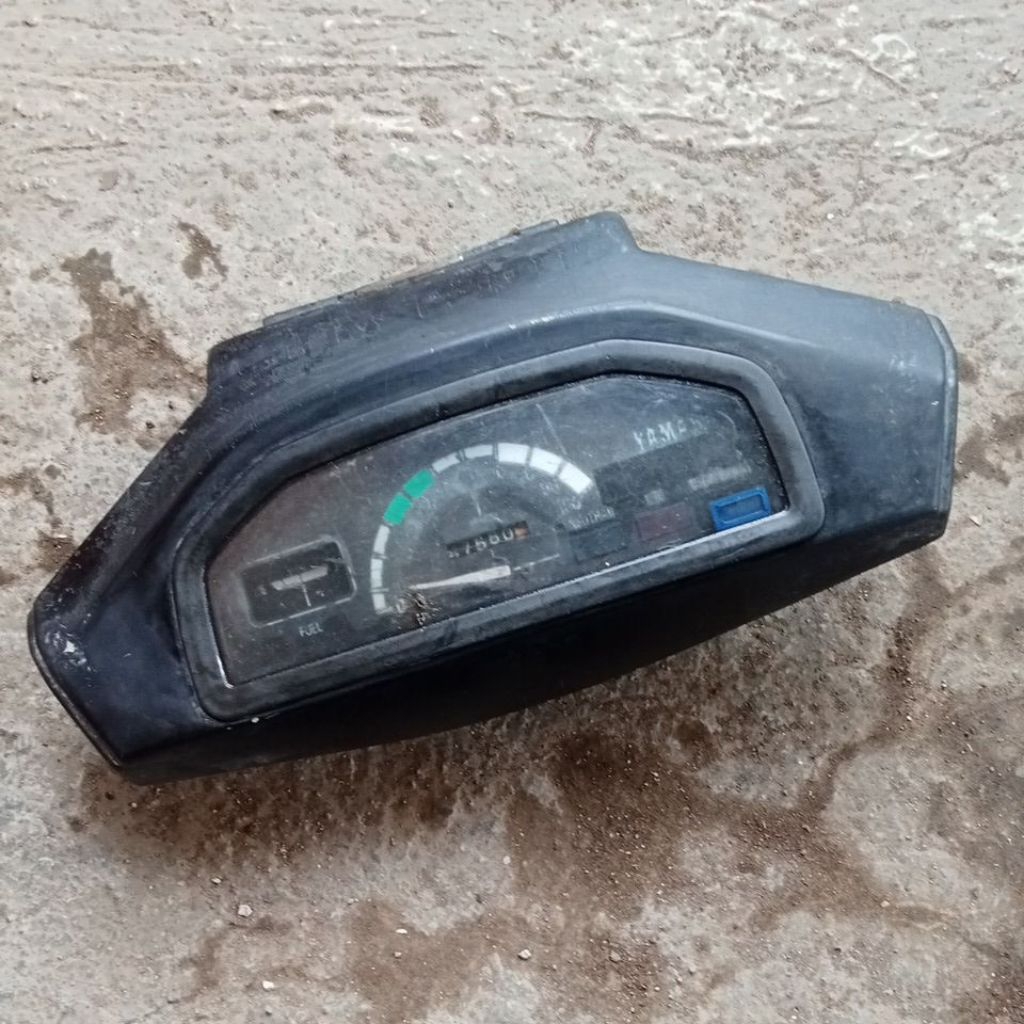 Batok atas plus spedometer Yamaha v80 deluxe ( robot )