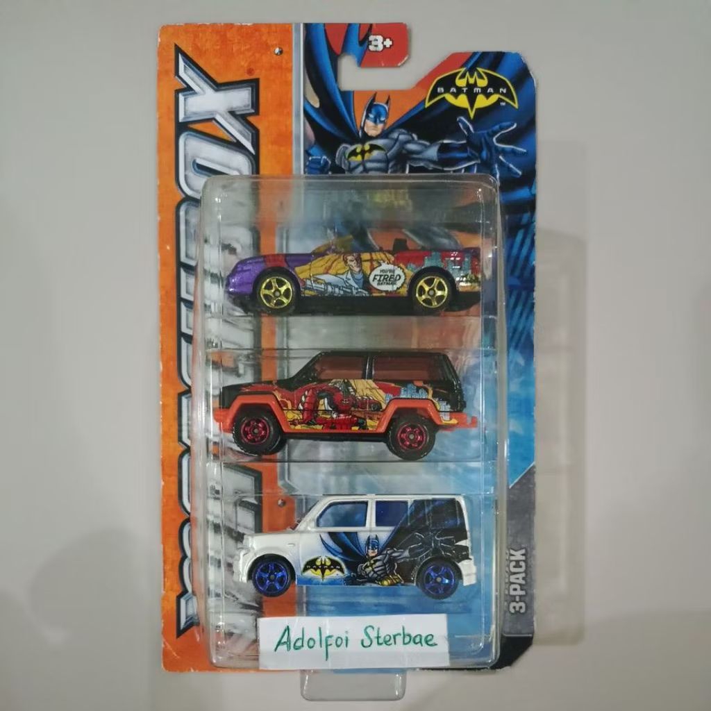 matchbox giftpack isi 3 pack batman ford mustang cobra convertibe 1986 jeep cherokee scion xb batman