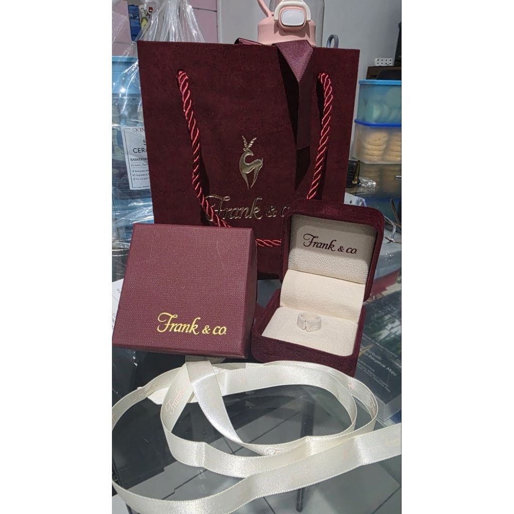 kotak cincin Frank & co