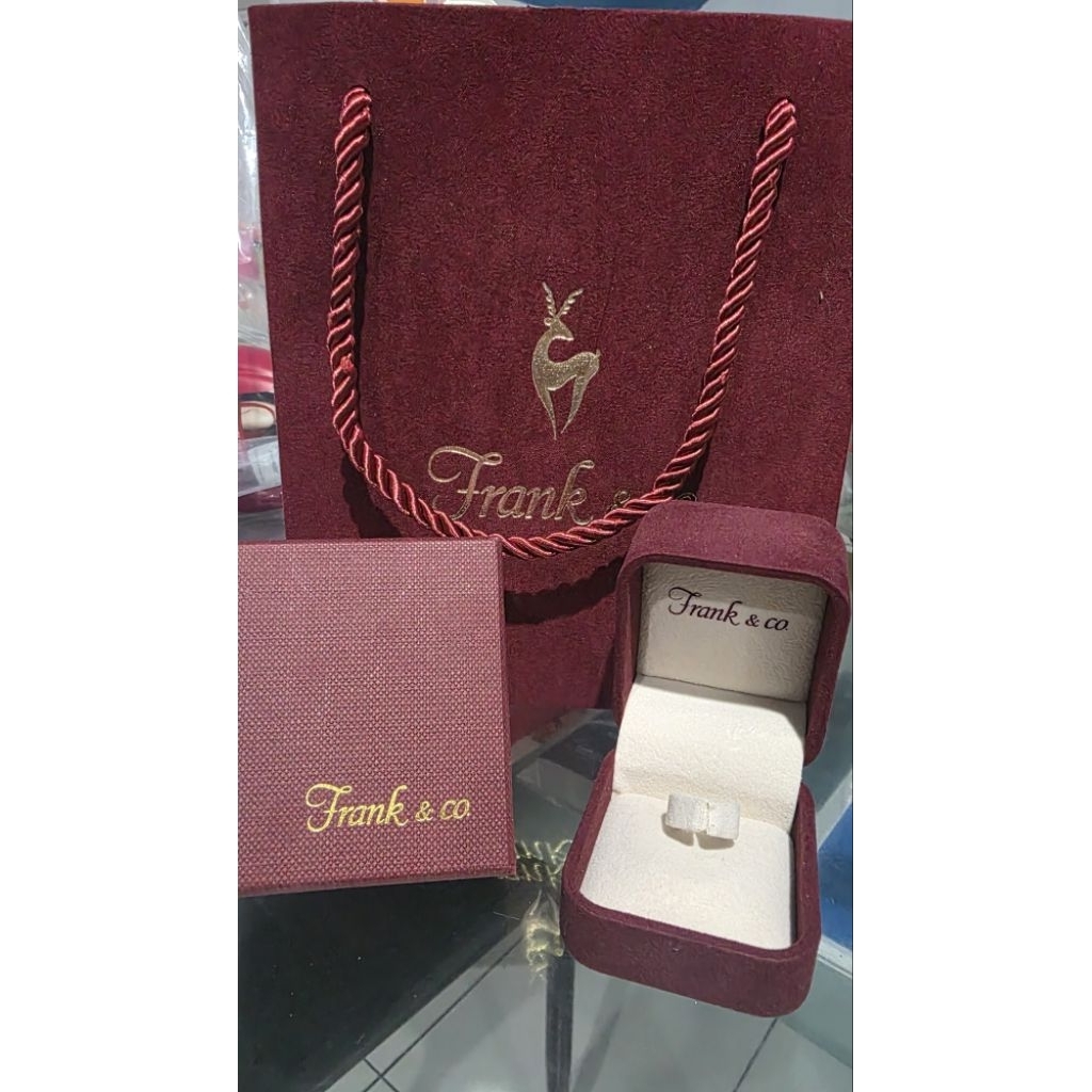 kotak cincin Frank & co