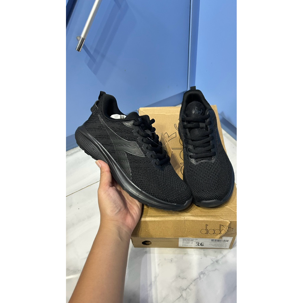 Sepatu Diadora women (bs kids) full black/ hitam ukuran 36 ins 22cm sale 70% (NYLON)