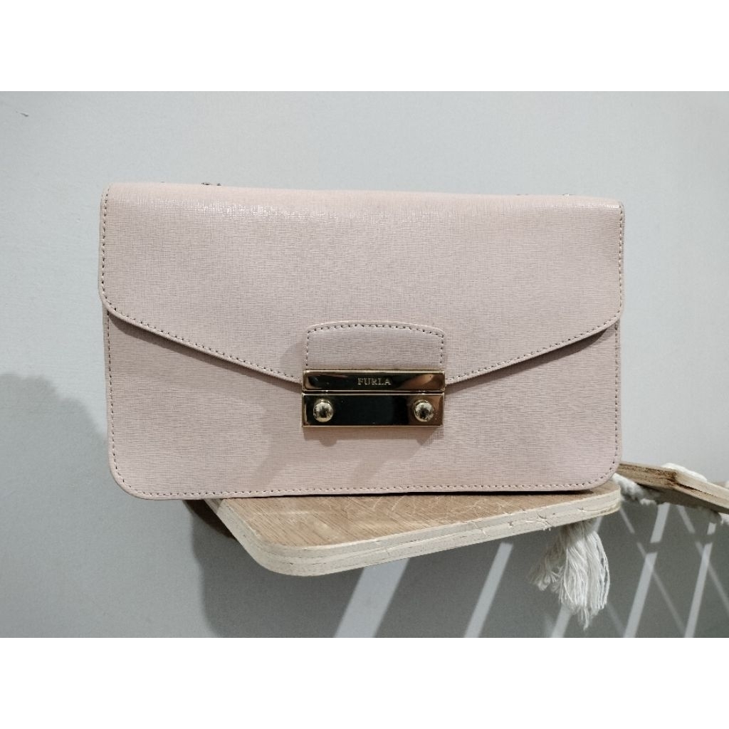 Tas Branded / Tas Slempang / Tas Preloved Branded / Tas Cantik / Tas Fashion / Tas Wanita