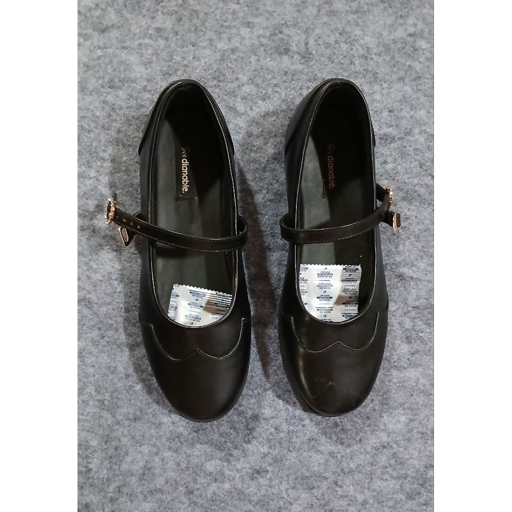 PRELOVED SEPATU LOAFERS DIANABLE