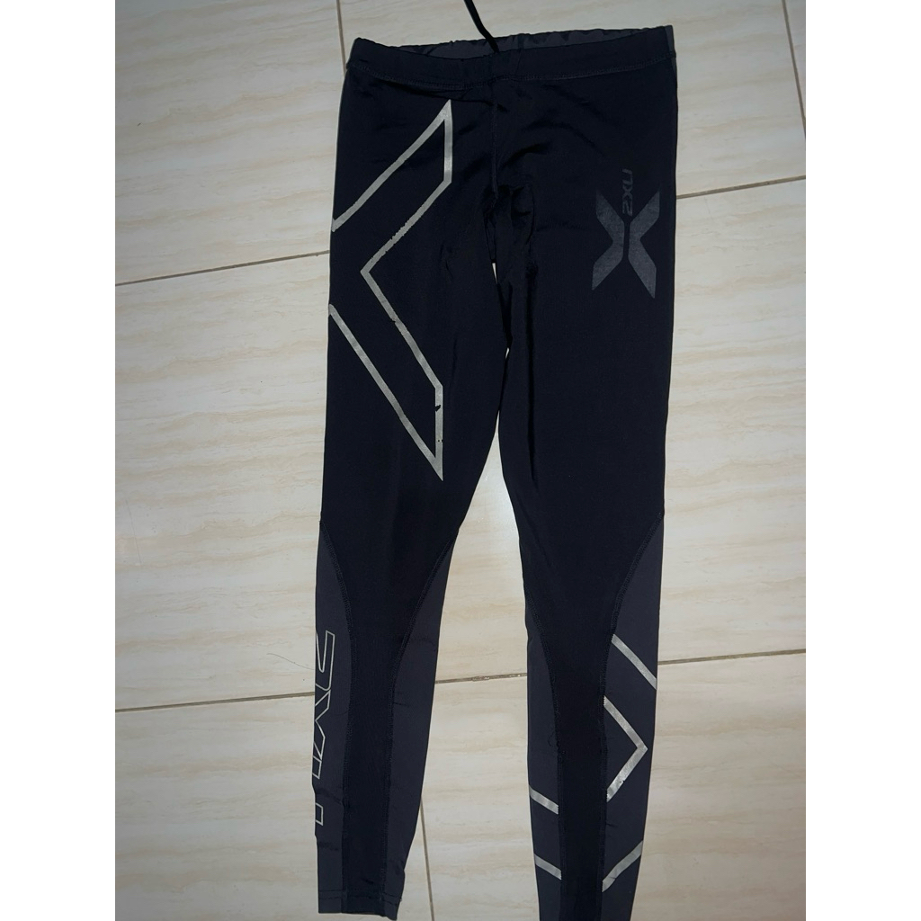 2XU Preloved crack logo ukuran XS