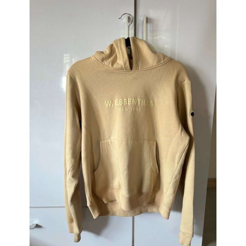 Preloved Hoodie w essentials