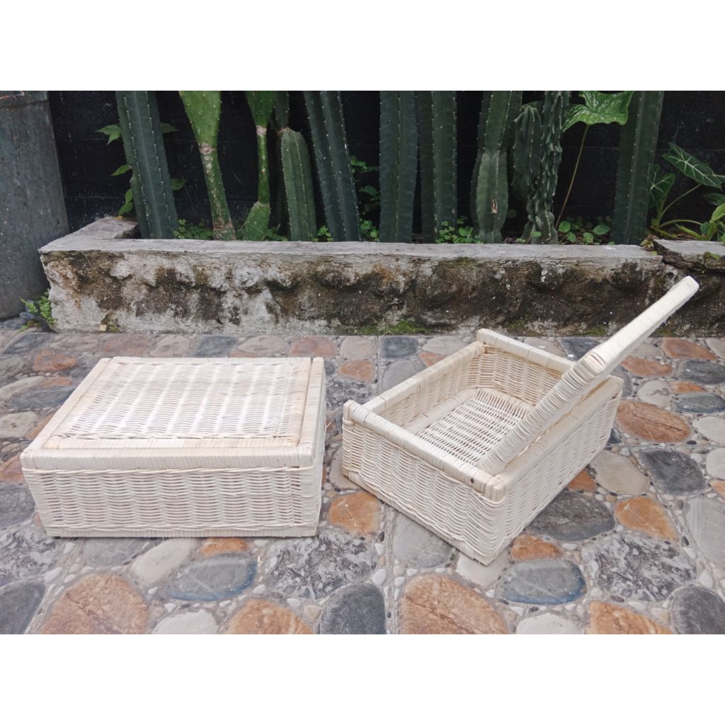 Box hampers Rotan