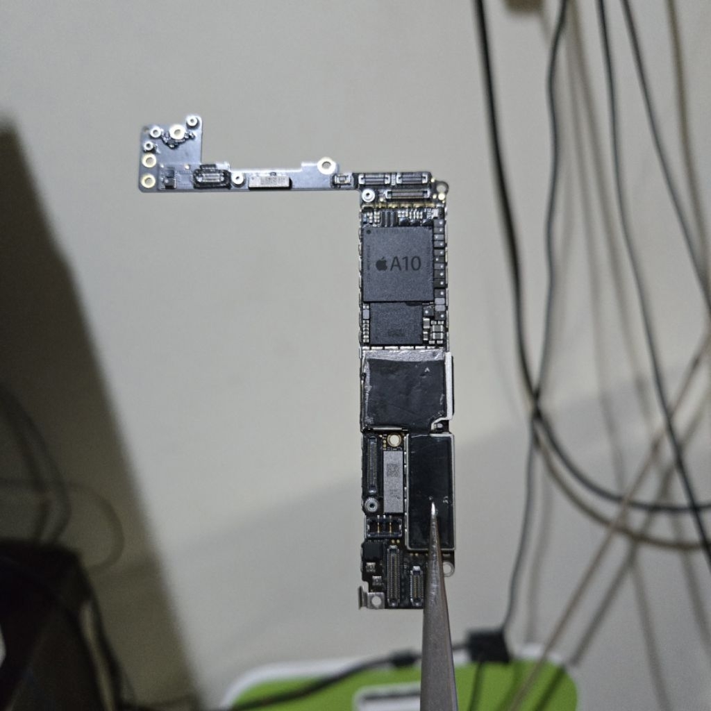bahan mesin iPhone 7 plus minus mati total