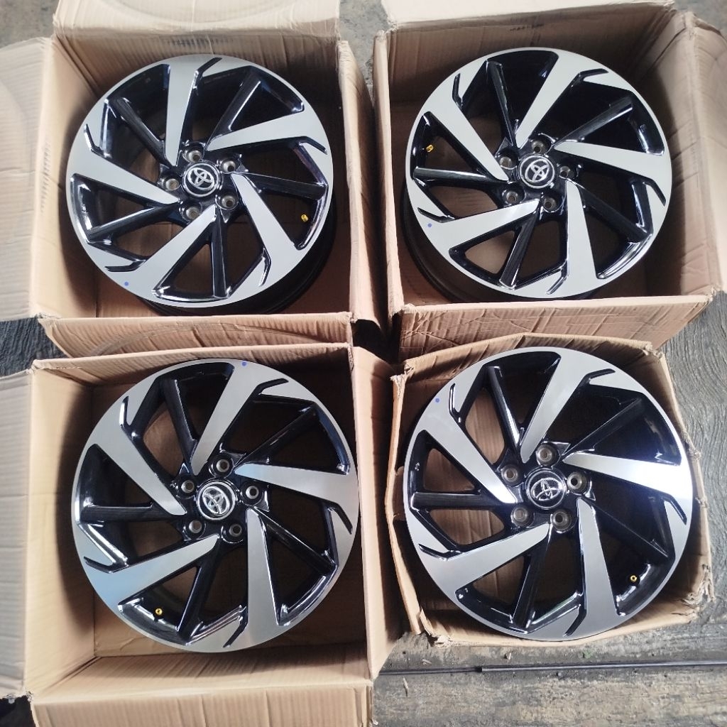 velg Rush original R17 pcd 5x114. baru 100%