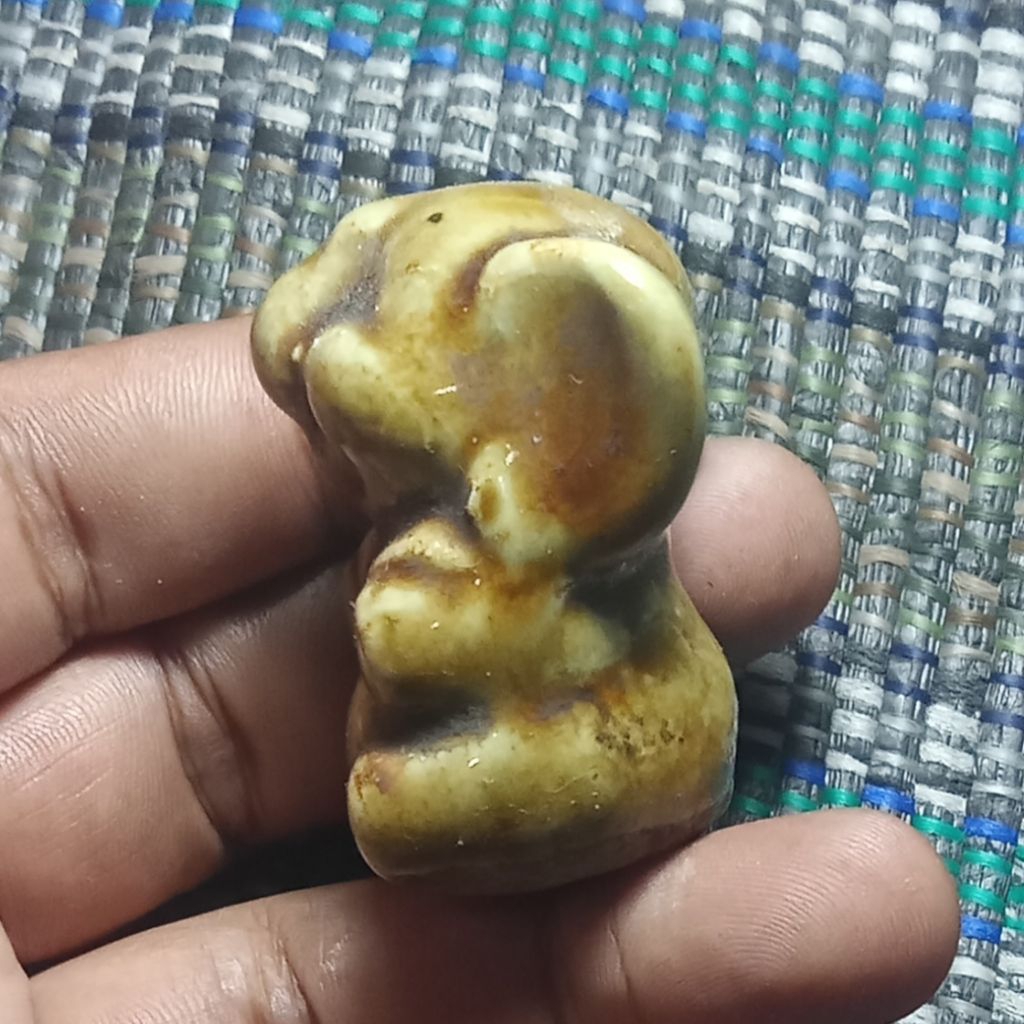 pajangan keramik gajah duduk