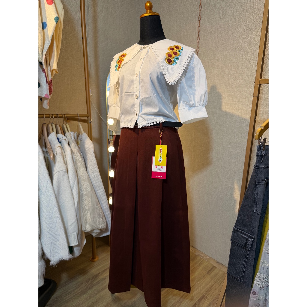 Kemeja Crop Putih Kerah Sunflower Bordir