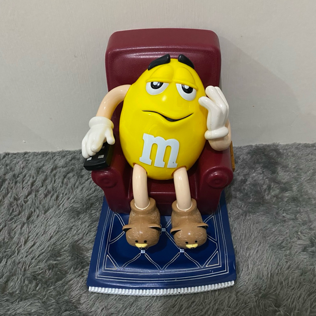 Figure figur M&M’s m&m mnm Candy Dispenser Lazyboy sofa Vintage 1999