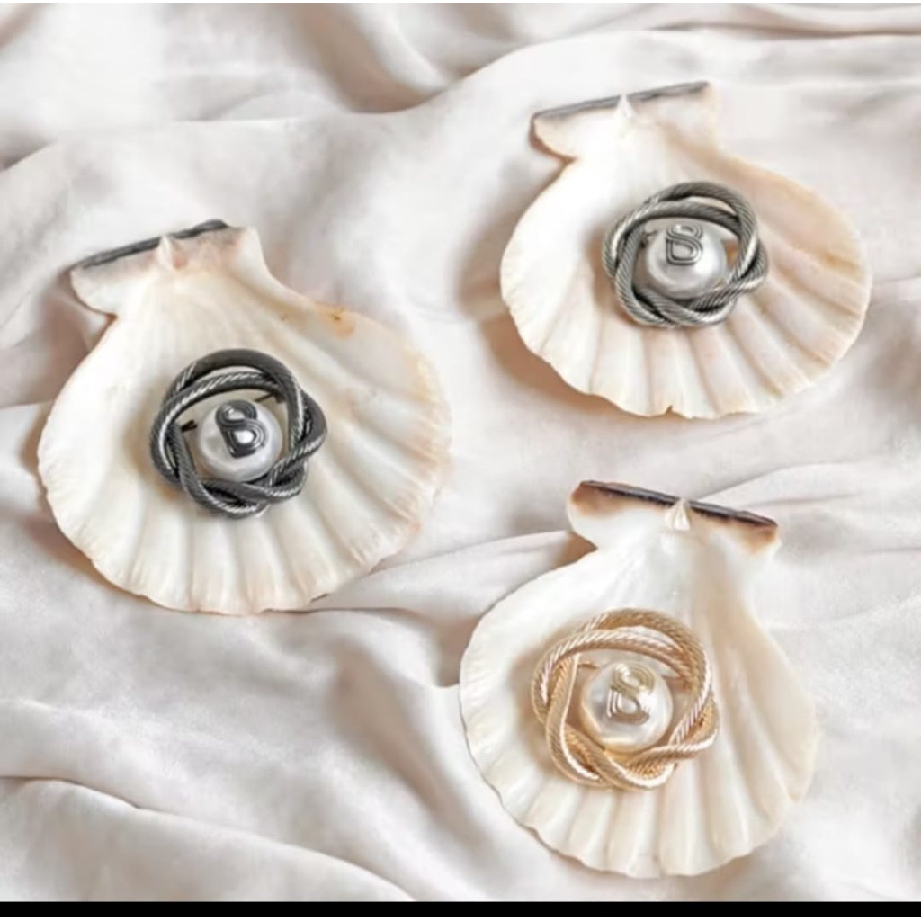 Gunmetal-Swirled Brooch With Pearl Buttonscarves baru dan siap kirim