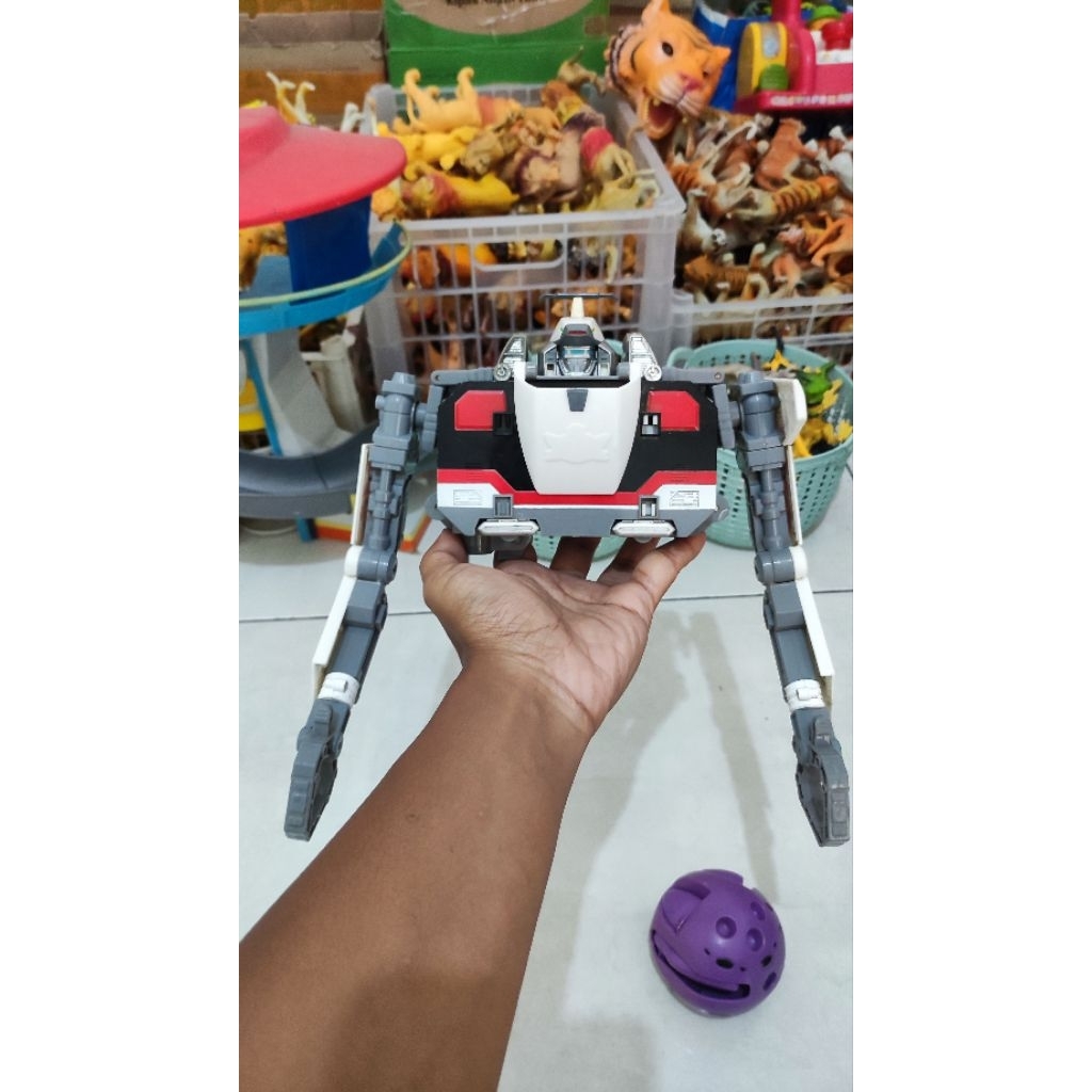 Jet Robo dari serial Machine Robo Rescue.