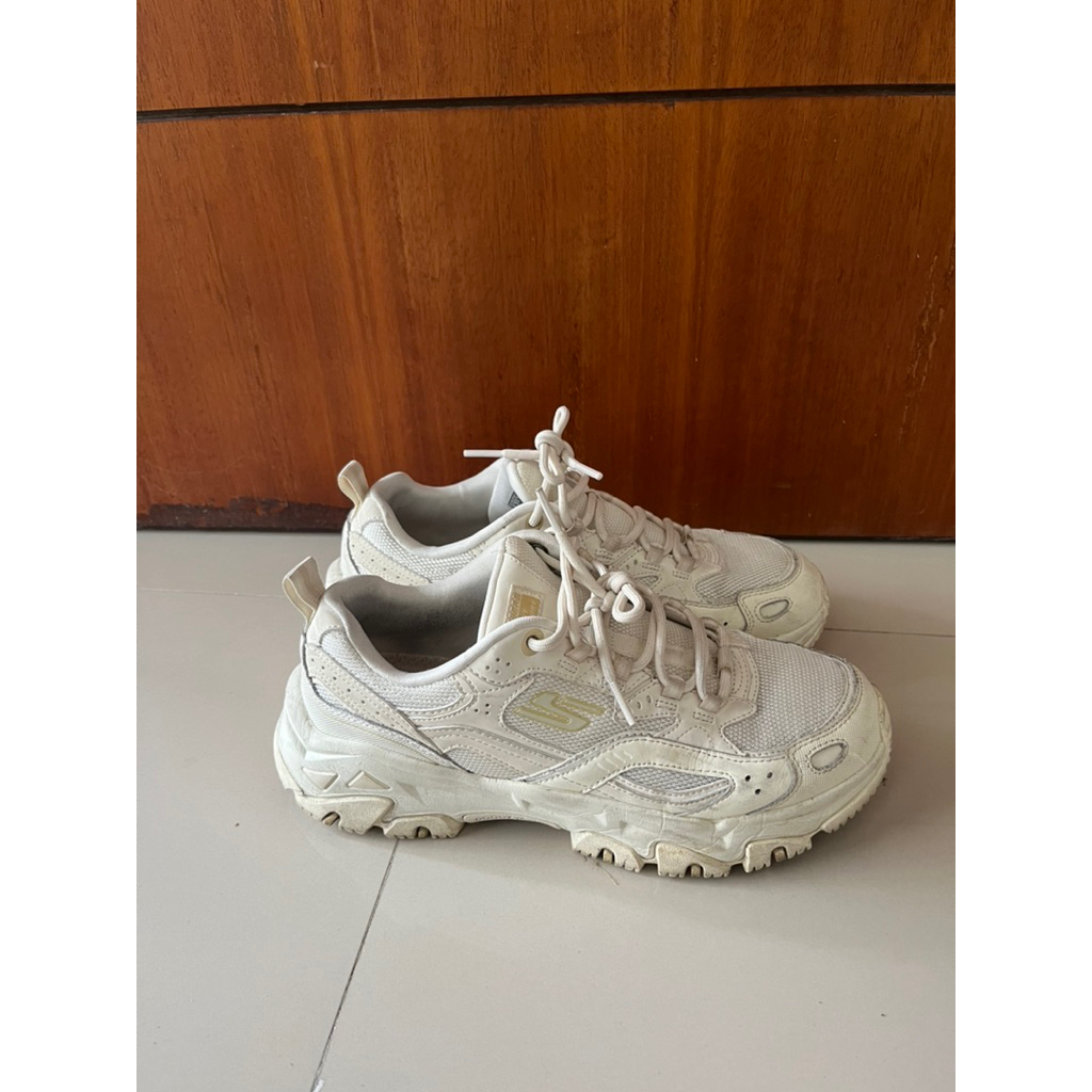 PRELOVED sepatu wanita skechers warna ivory size 38
