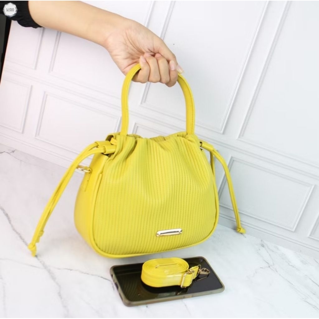 Tas Jinjing Kecil Wanita / Tas Bahu Kecil Wanita Warna Kuning