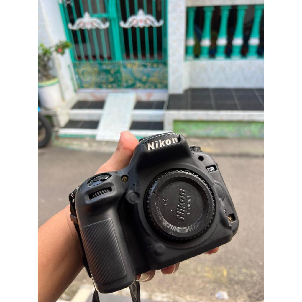 NIKON D750