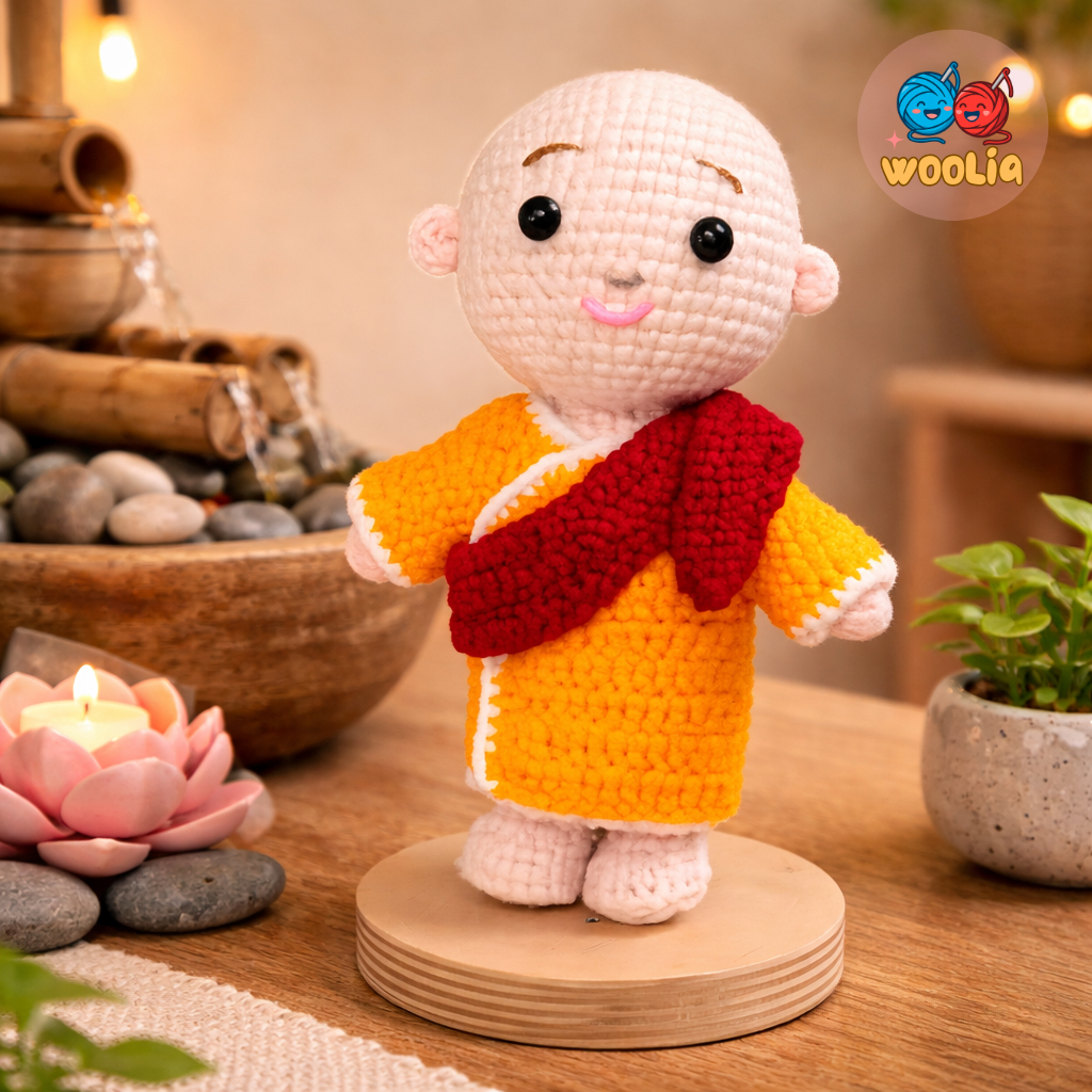 WOOLIA Boneka Rajut Biksu Handmade | Crochet Doll Monk Handmade | Pajangan Meja, Kado Rohani Buddha 