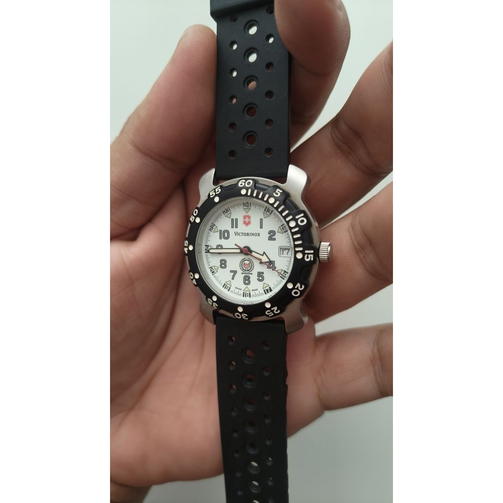 Jam Victorinox Just Date Military SAF Swiss ORIGINAL Murah