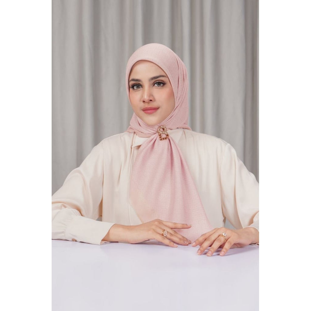 Buttonscarves Tapis Square