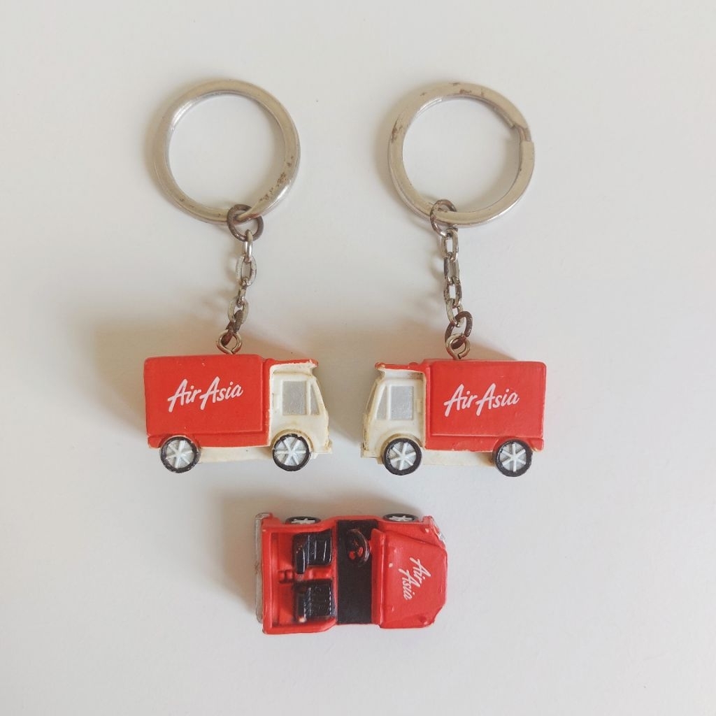 Take All Gantungan Kunci Miniatur Mobil-Mobilan Air Asia