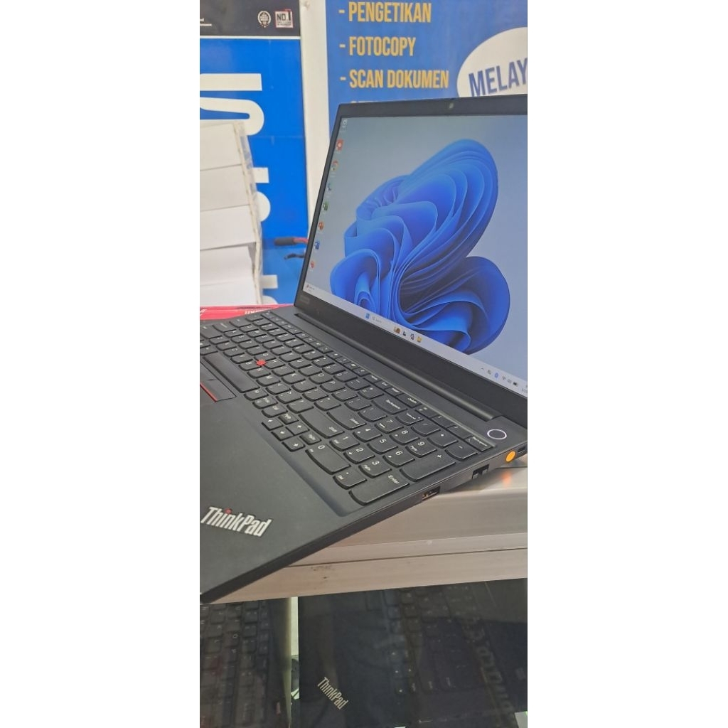 LAPTOP LENOVO THINKPAD E15 CORE I7 GEN 10 RAM 16 GB SSD 256 GB LAYAR 15 INCH