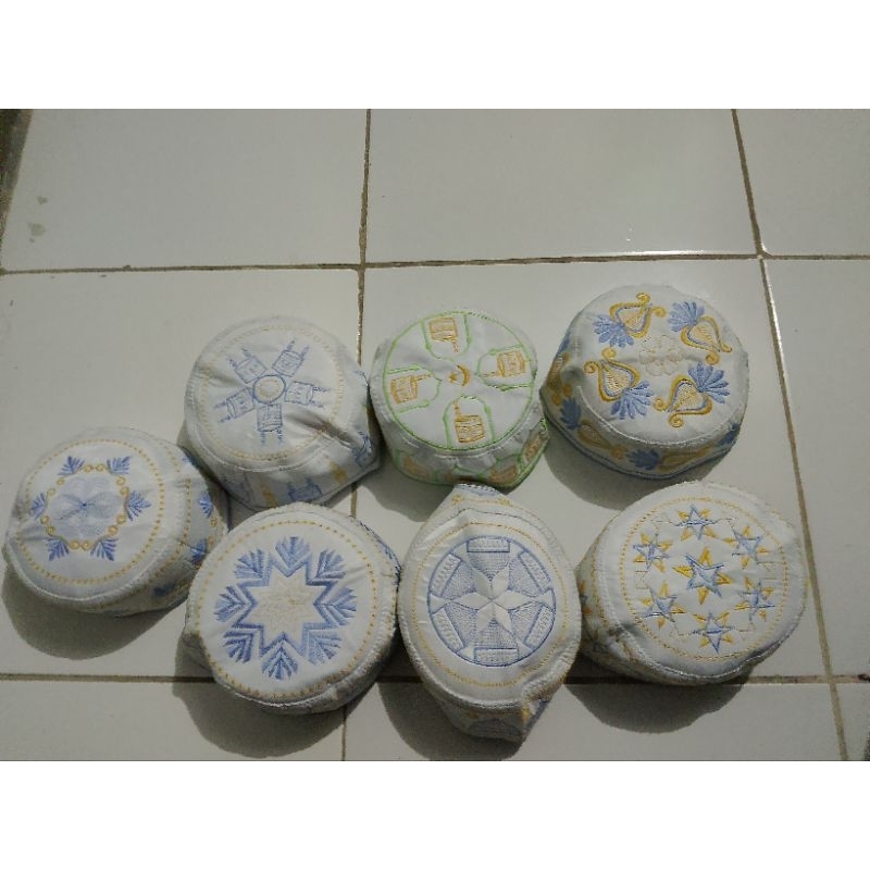 peci/kopiah bermotif indah