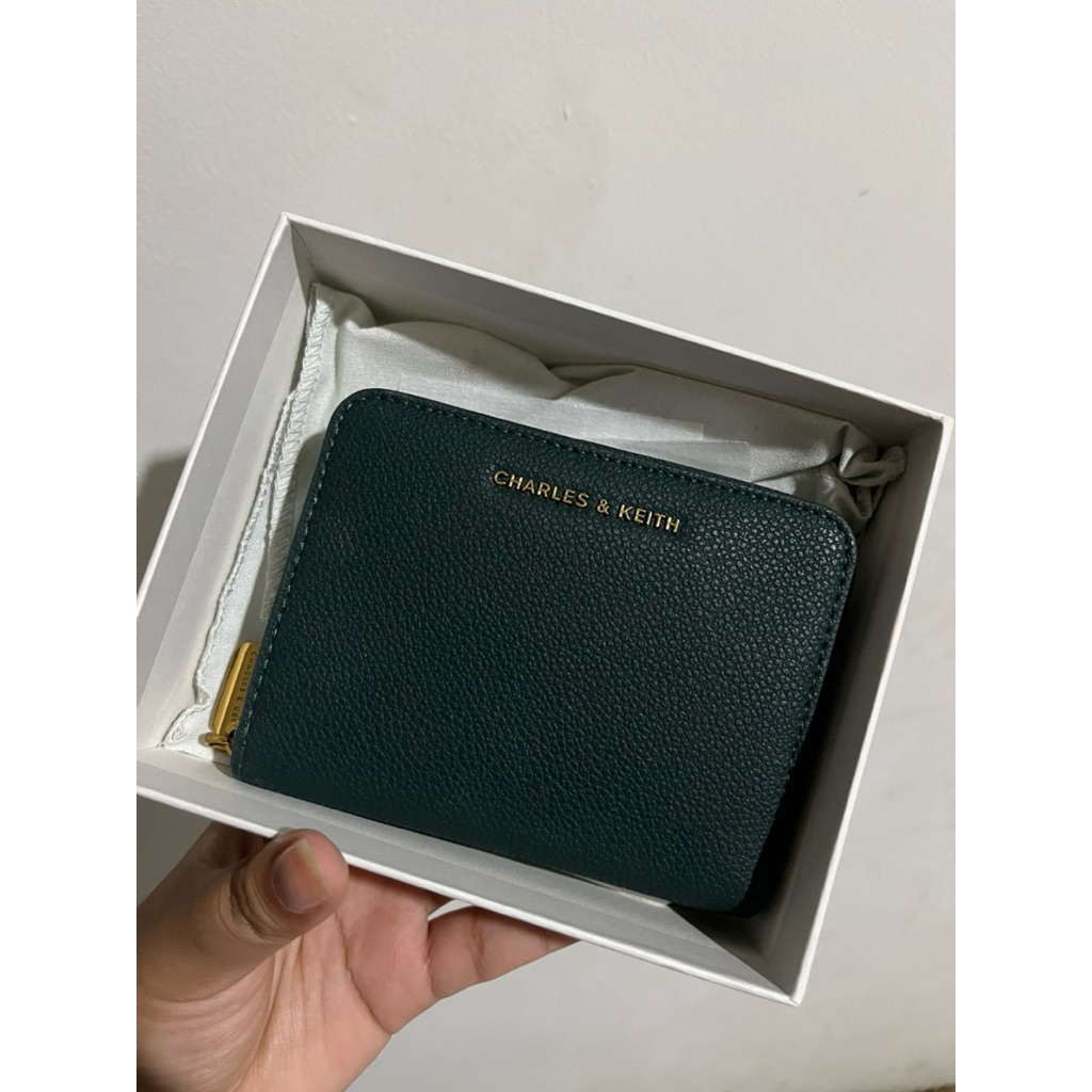 DOMPET CHARLES AND KEITH PRELOVED