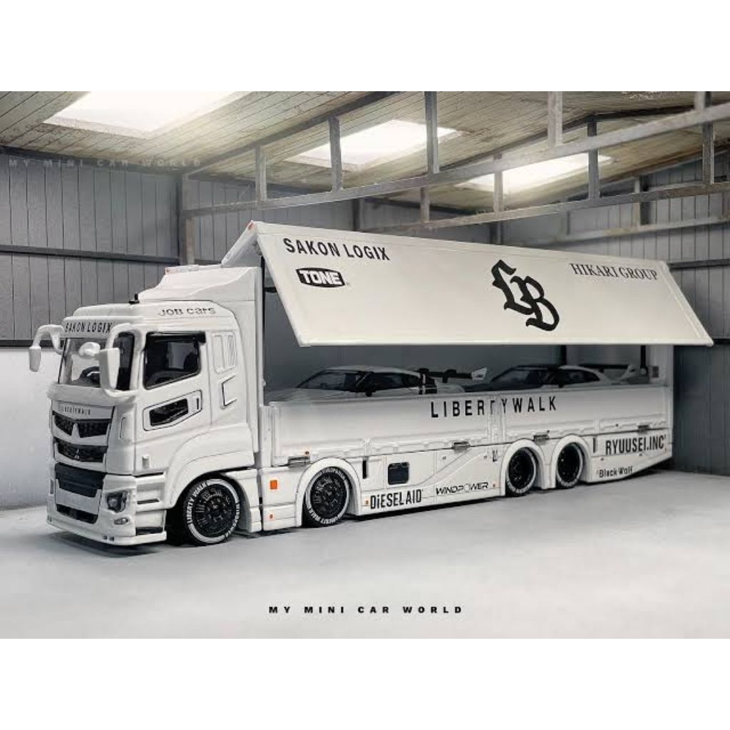 GCD Truck Mitsubishi Fuso Liberty Walk Transporter White