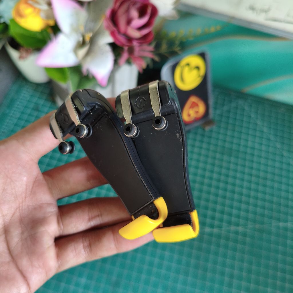 BEKAS - GAMEPAD HOLDER ROBOT SHOOTING GAME CONTROLLER RT-GP04