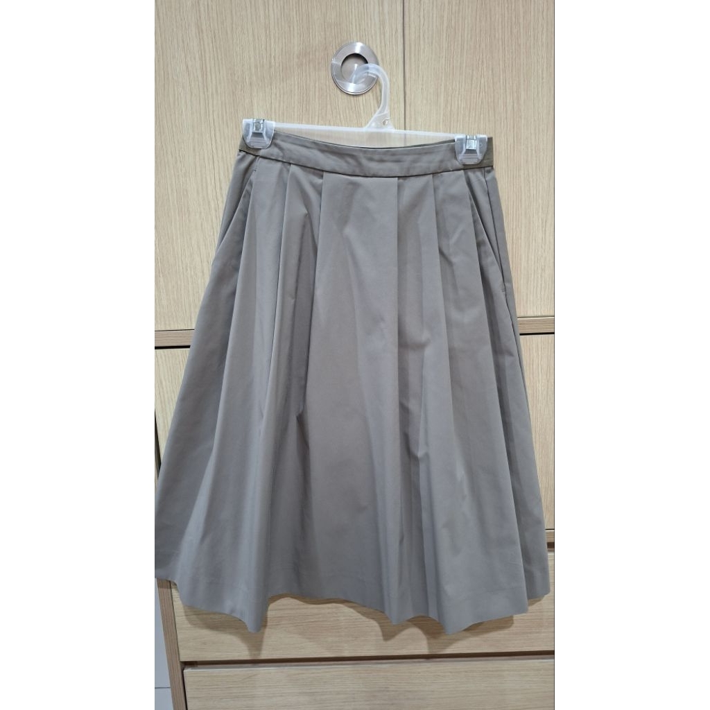 Rok/Skirt Uniqlo Flare Army Green