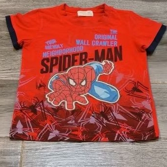 Kaos Anak Laki 3 - 4 Tahun Panjang Baju 40 cm Warna Merah Spiderman Bahan Enak Adem 65 % Cotton 35 %