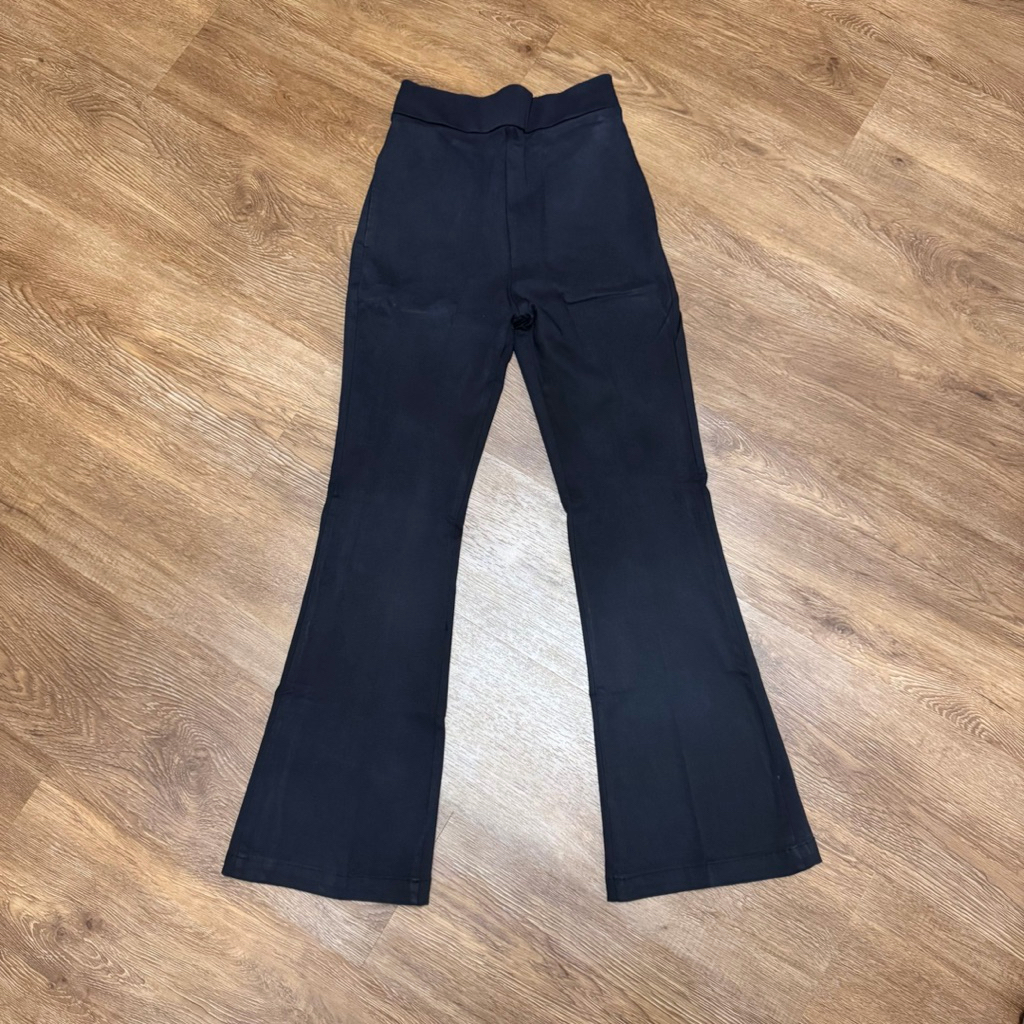 PRELOVED - ISH Iymelsayshijab Celana Stretch Cut Bray Flared Pants Black