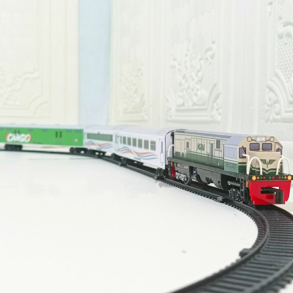 Train Set Miniatur Kereta Api Indonesia CC201 Vintage Bermesin dengan Gerbong