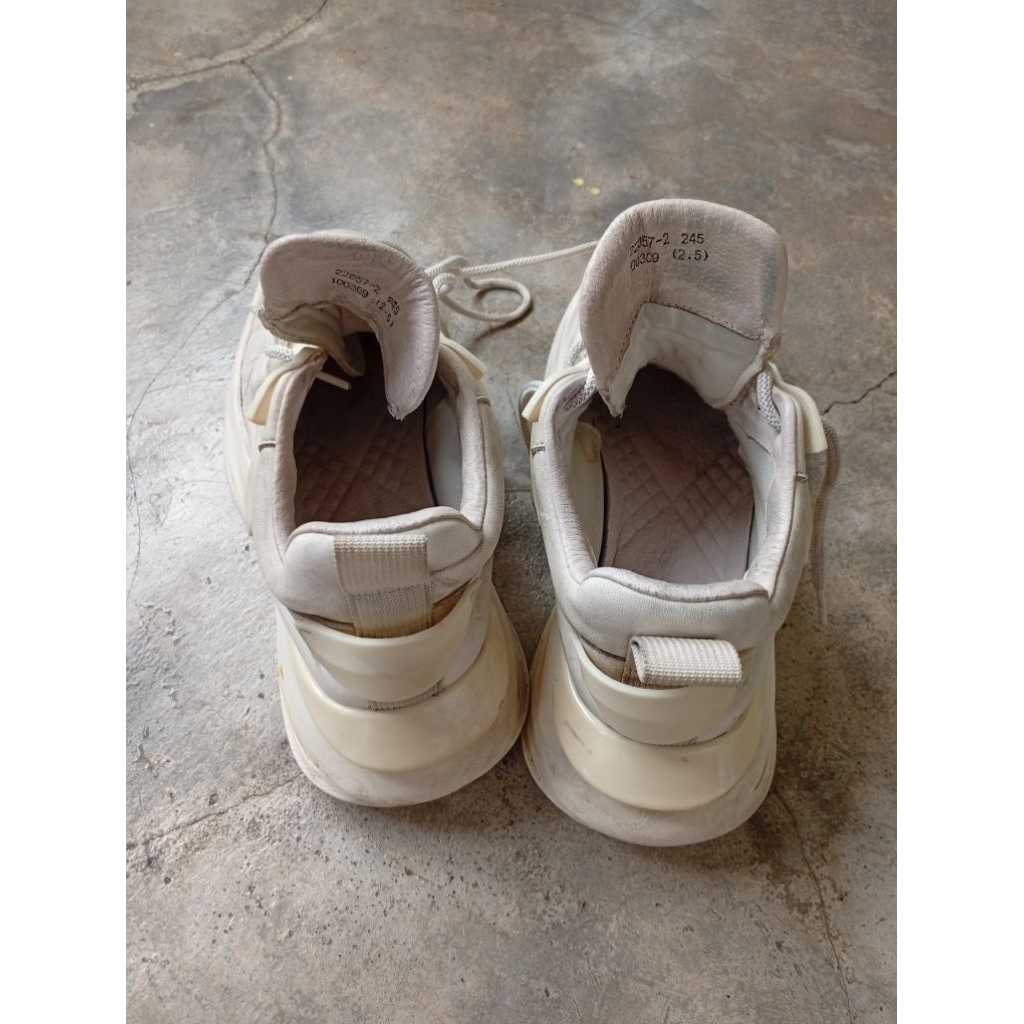 Sepatu sneaker kulit Armani Jeans sz 40