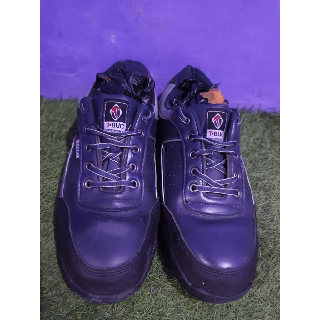 sepatu safety T-BUC kulit, size 45/46.
